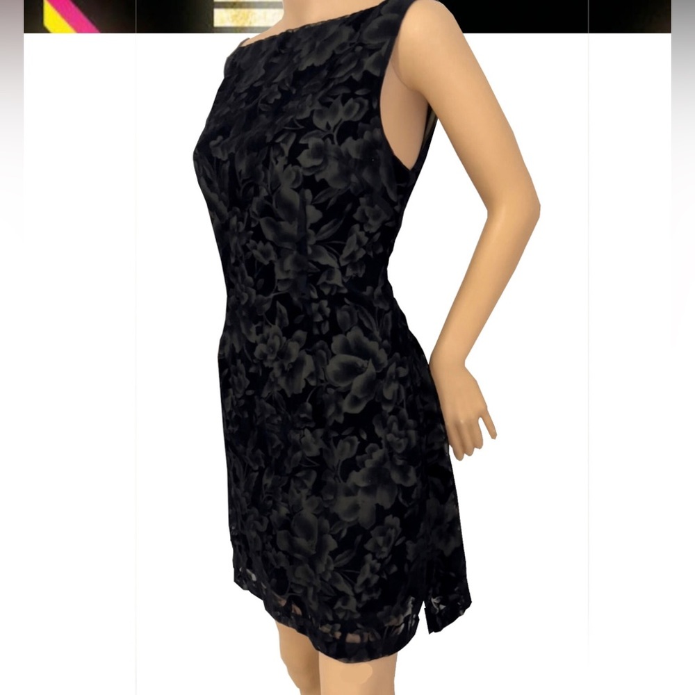 La Belle Fashions vintage (90’s - 00’s) sheath dress. Junior size 5.